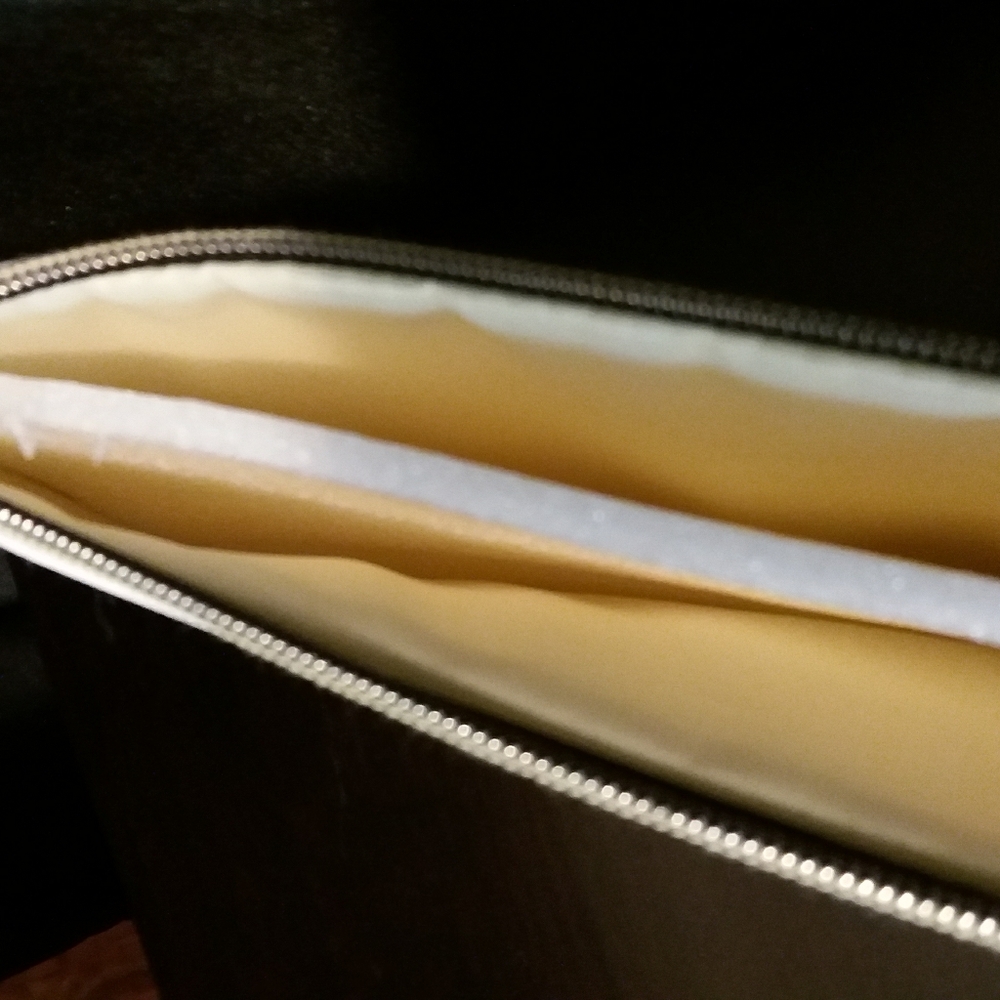 Ruby+Cash Insta-Glam make-up bag - Picture 3 of 4